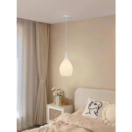 Pojedyncza, biała lampa wisząca z kloszem WF 6031-0106 z serii BLANCO