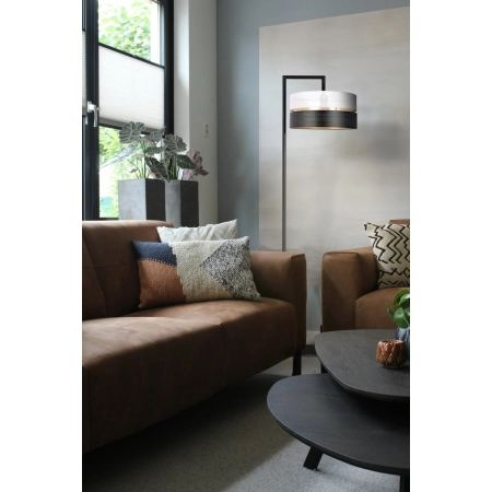 Lampa podłogowa z czarno-białym abażurem, do salonu K-5295 z serii VEGA