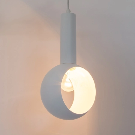 Biała, elegancka lampa do salonu, oczko SIG 41111 z serii VITRUM